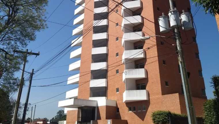 El edificio Vista Panorámica, en la zona 15 de la capital, es una de las 39 propiedades vinculadas a Manuel Baldizón que autoridades investigan. (Foto Prensa Libre: Ministerio Público)