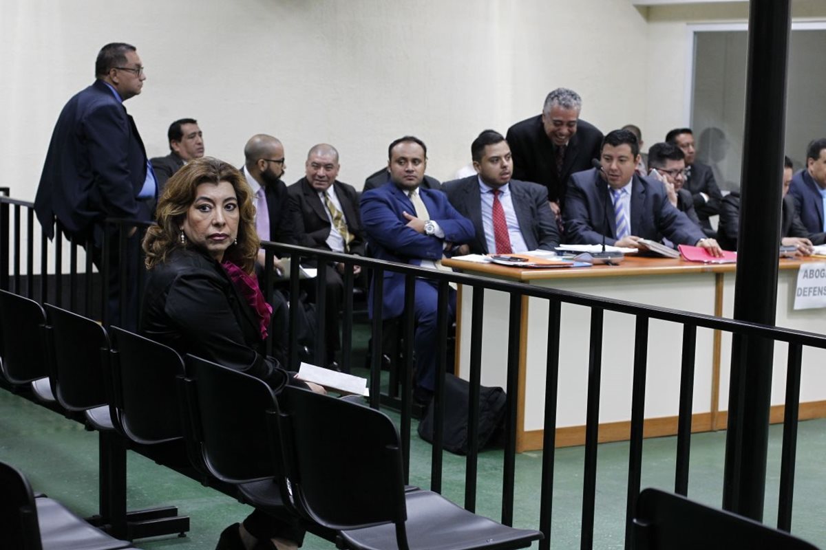 Anabella De León pide salir de prisión por ser una mujer de la tercera edad. (Foto Prensa Libre: Paulo Raquec)