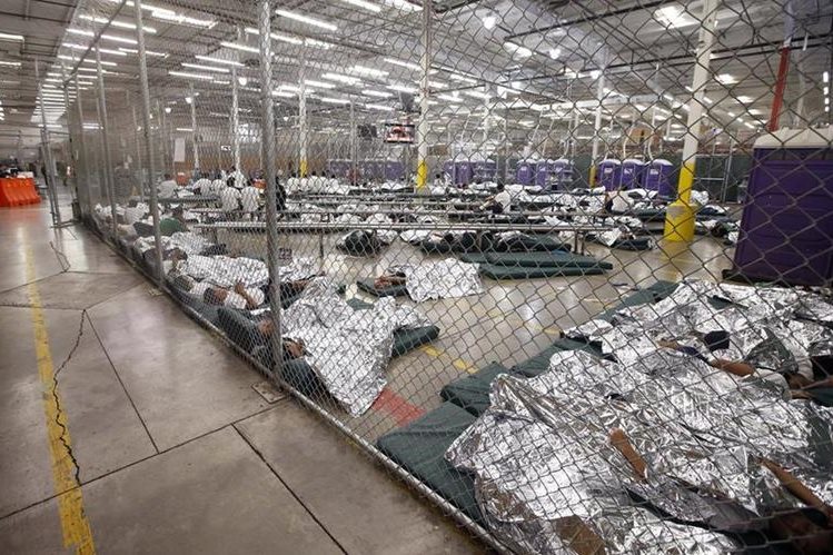 Migrantes son albergados al ser detenidos en la frontera de Estados Unidos, mientras son deportados o resuelven solicitudes planteadas. (Foto Prensa Libre: Hemeroteca)