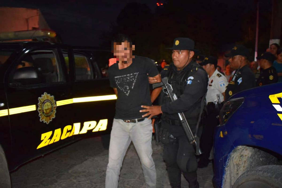 La Policía detuvo al piloto del camión Ferdin Estuardo Larios Cruz. (Foto Prensa Libre: Mario Morales)