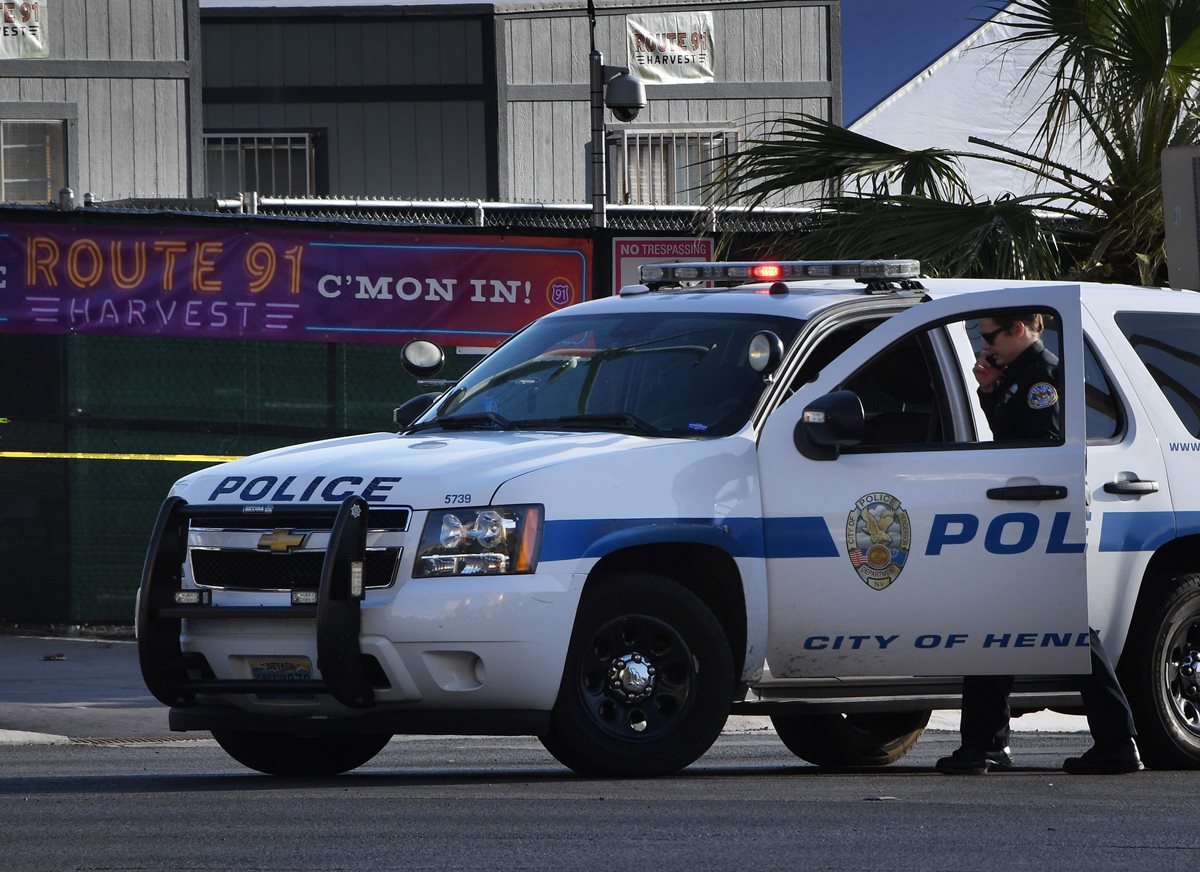 La acción inmediata de las fuerzas policiales en la matanza de Las Vegas ha sido elogiada. (Foto Prensa Libre: AFP)