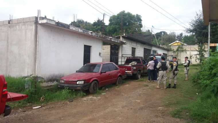 Uno de los inmuebles allanados por la PNC en Guatemala y Chimaltenango, durante operativos contra clonadores de tarjetas de crédito y débito. (Foto Prensa Libre: Víctor Chamalé)