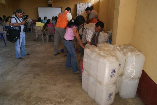 Personal de la Conred organiza donativos.