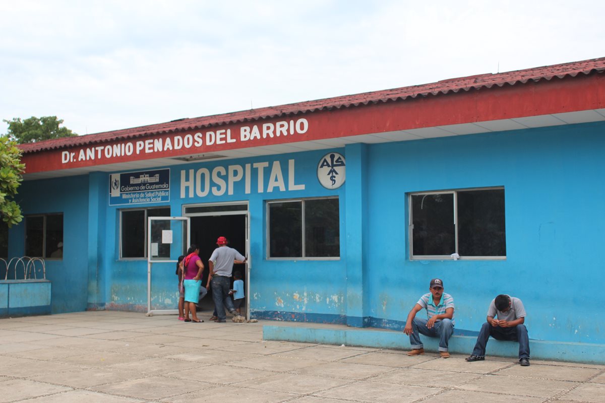 En el Hospital Regional de San Benito, Petén, falleció una de las dos víctimas de una accidente de tránsito ocurrido en Santa Elena, Flores, Petén. (Foto Prensa Libre: Rigoberto Escobar)
