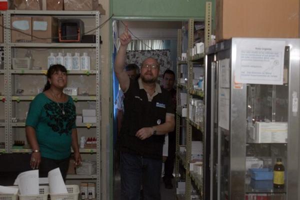 El viceministro de Salud, Marco Vinicio Arévalo, verifica denuncias de pacientes sobre desatención en Hospital de Jalapa. (Foto Prensa Libre: Hugo Oliva)<br _mce_bogus="1"/>