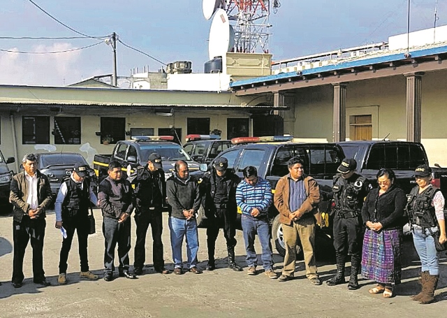 Luego de varios allanamientos, las autoridades capturaron a exfuncionarios ediles y representantes legales de empresas vinculadas a corrupción. (Foto Prensa Libre: Hemeroteca PL)