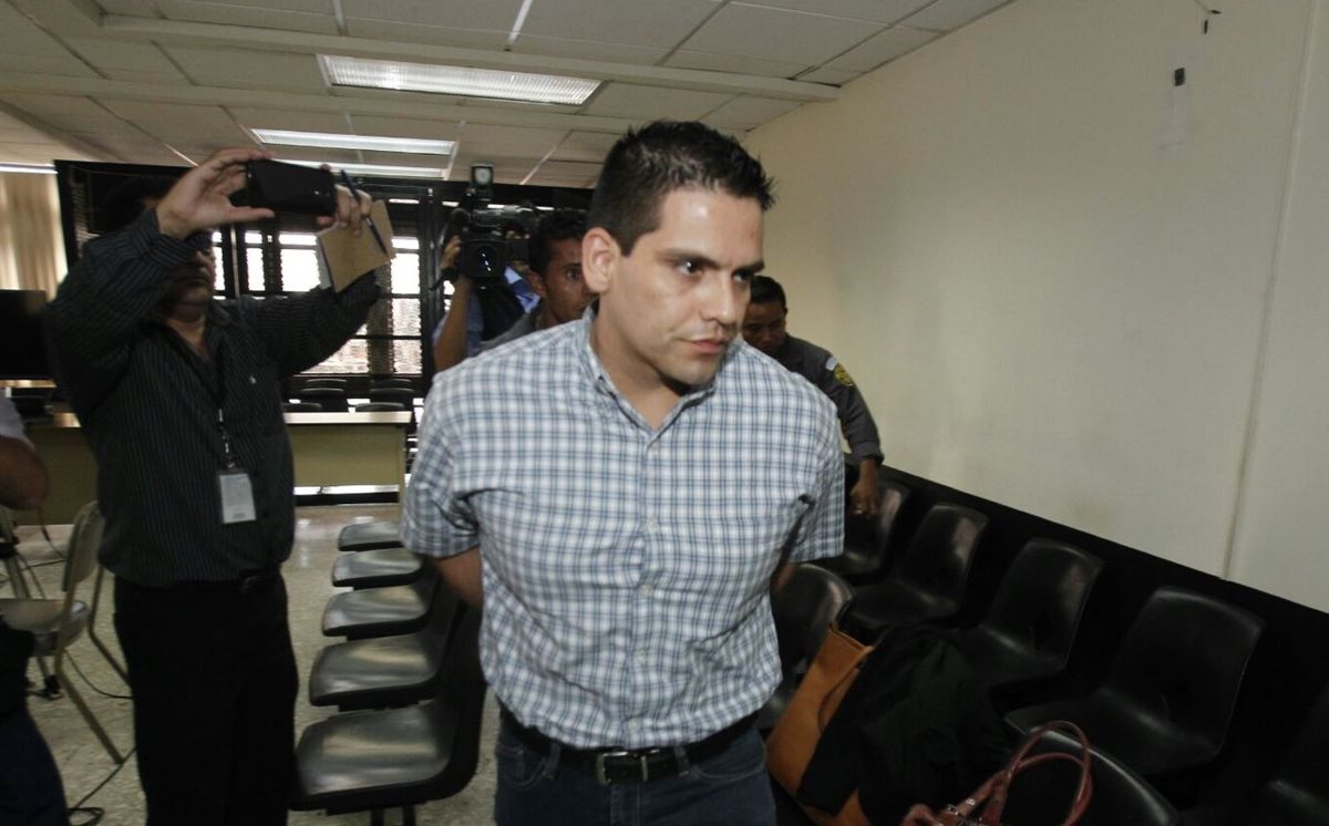 José Víctor Alburez Manzo tiene pendiente otro proceso por 13 violaciones más. (Foto Prensa Libre: Paulo Raquec)