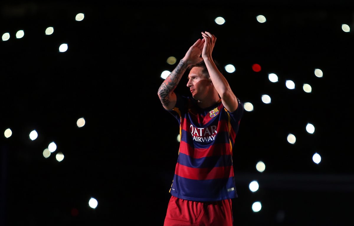 Lionel Messi es el jugador que más acapara la atención, previo al clásico, en el que se podría dar su regreso. (Foto Prensa Libre: AP)