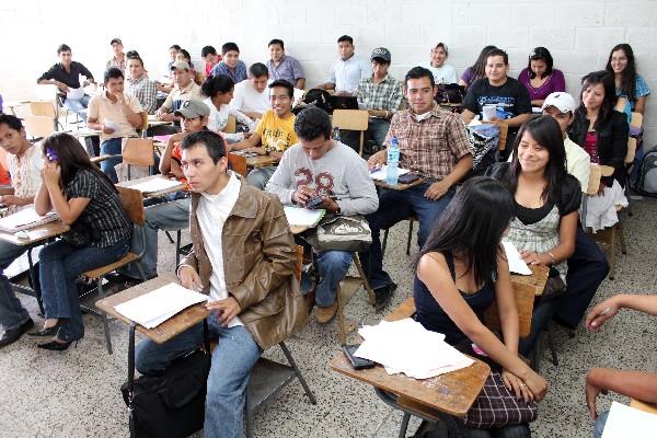 La mayoría de aulas  del Cunor rebasan su capacidad.