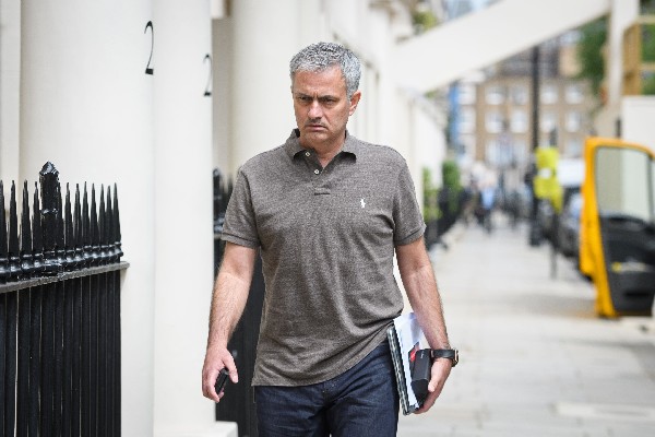 José Mourinho está en Londres negociando para dirigir el Manchester United. (Foto Prensa Libre: AFP)