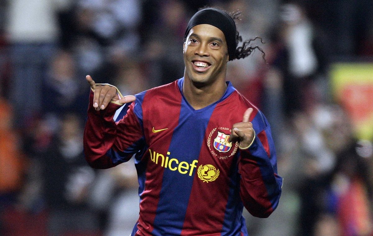 Ronaldinho formará parte de un proyecto del barcelona llamado "Legends". (Foto Prensa Libre: AP)