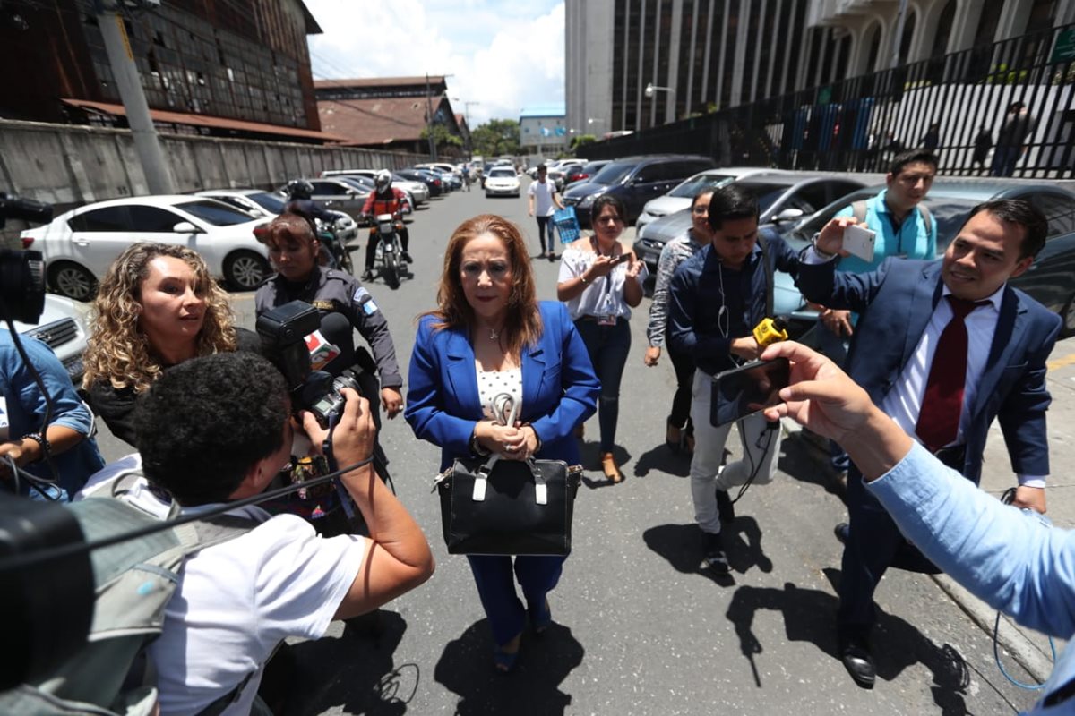 La magistrada separada de la CSJ Blanca Stalling recuperó su libertad hoy por decisión de una jueza suplente. (Foto Prensa Libre: Erick Ávila)