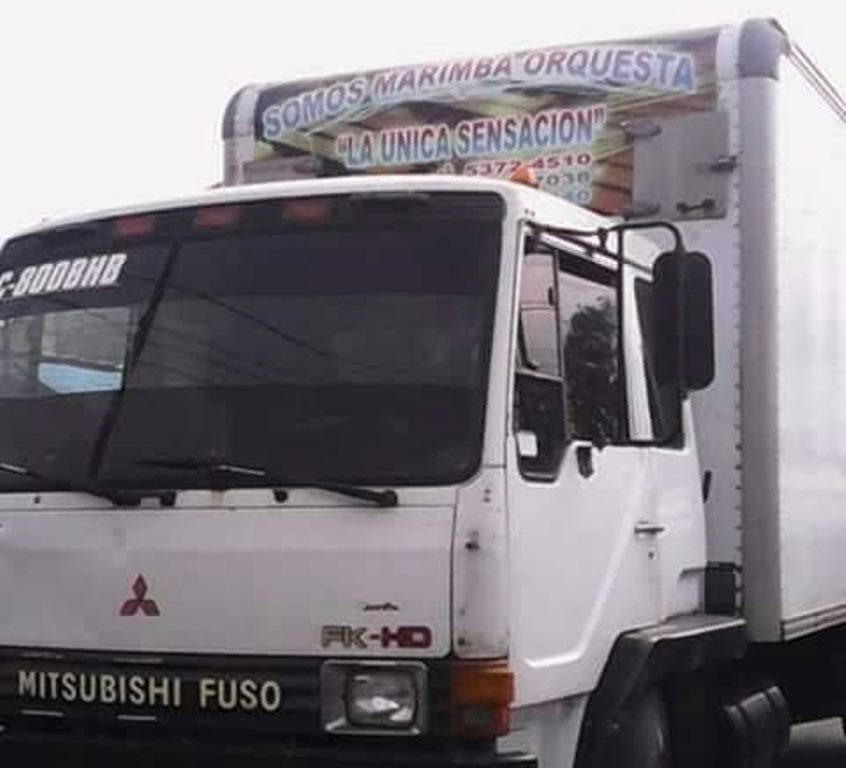 Camión con instrumentos que fue robado por delincuentes en Retalhuleu. (Foto Prensa Libre: Cortesía).
