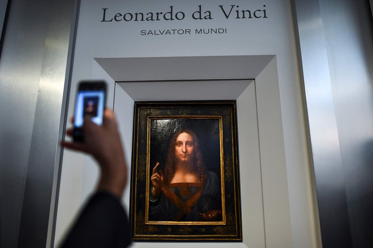 La obra de Leonardo da Vinci, Salvator Mundi, será expuesta en el Louvre Abu Dabi (Foto Prensa Libre: AFP).