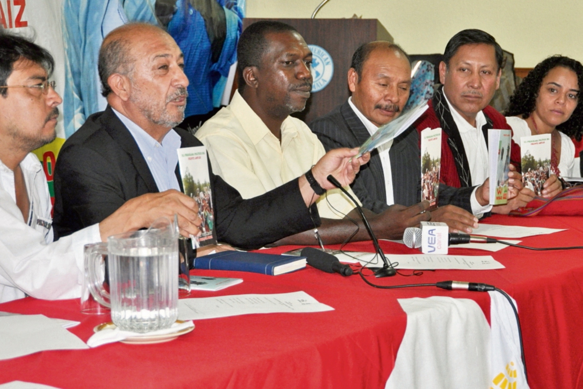 En un hotel del Centro Histórico, el binomio de la coalición Winaq y URNG —Miguel Ángel Sandoval y Mario Ellington— presentó el proyecto.