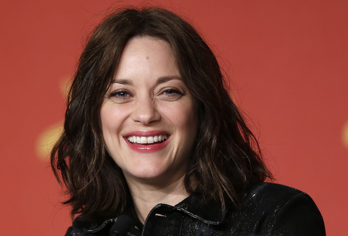 La actriz francesa Marion Cotillard, durante la conferencia de prensa de la cinta Mal de Pierres, este domingo en Cannes. (Foto Prensa Libre: EFE).