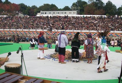 Cirilo Pérez, embajador itinerante de los pueblos indígenas efectuó una ceremonia Maya en Kyoto, Japón durante un encuentro mundial de guías espirituales.  (Foto Prensa Libre: cortesía de la Embajada Itinerante de Pueblos Indígenas)