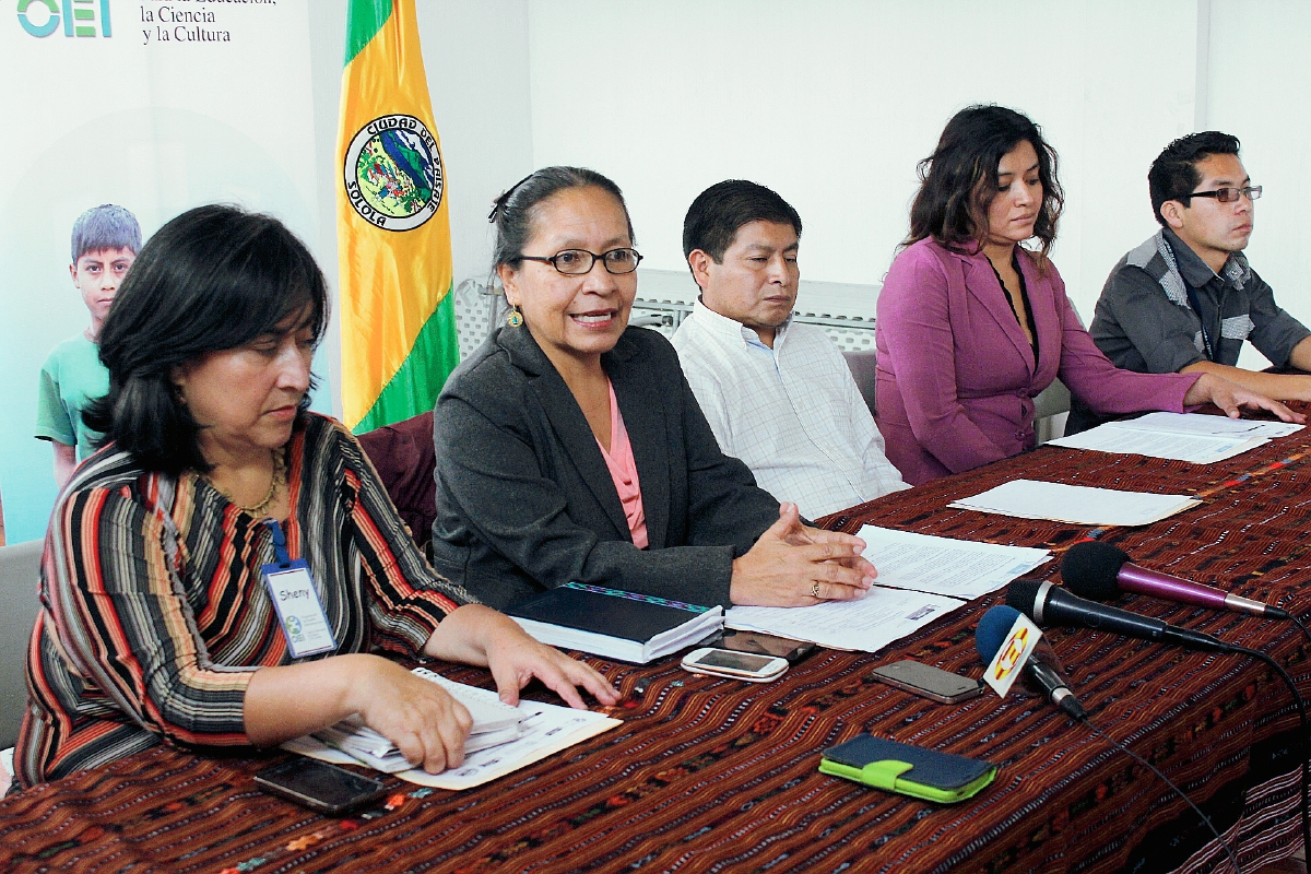 Organizadores del  cuarto  Festival de las Culturas y el Deporte dan a conocer detalles de la actividad, en la cabecera de Sololá. (Foto Prensa Libre: Ángel Julajuj)