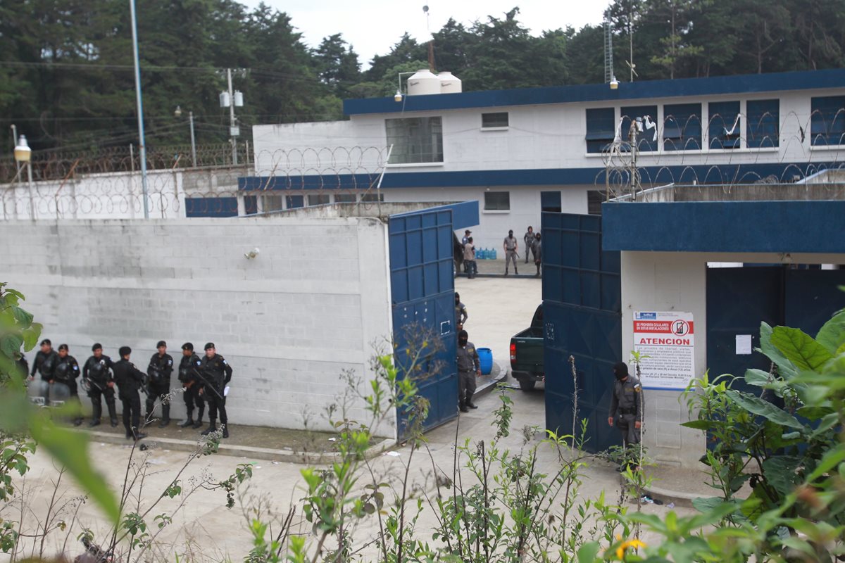 El cadáver de un reo fue localizado envuelto en sábanas en la cárcel Fraijanes 1. (Foto Prensa Libre: Hemeroteca PL)