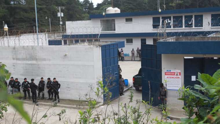 El cadáver de un reo fue localizado envuelto en sábanas en la cárcel Fraijanes 1. (Foto Prensa Libre: Hemeroteca PL)