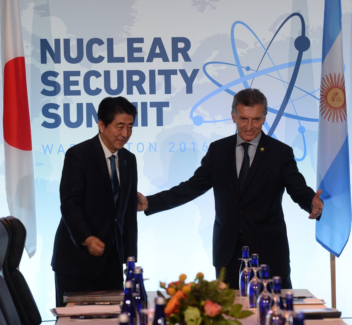 El presidente argentino invitó al primer ministro japonés, Shinzo Abe a visitar Argentina.