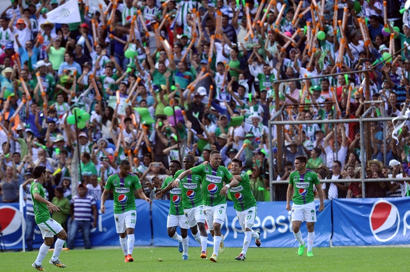 El equipo antigüeño logró su primer título de campeón nacional en el torneo Apertura 2015. (Foto Prensa Libre: Hemeroteca PL)