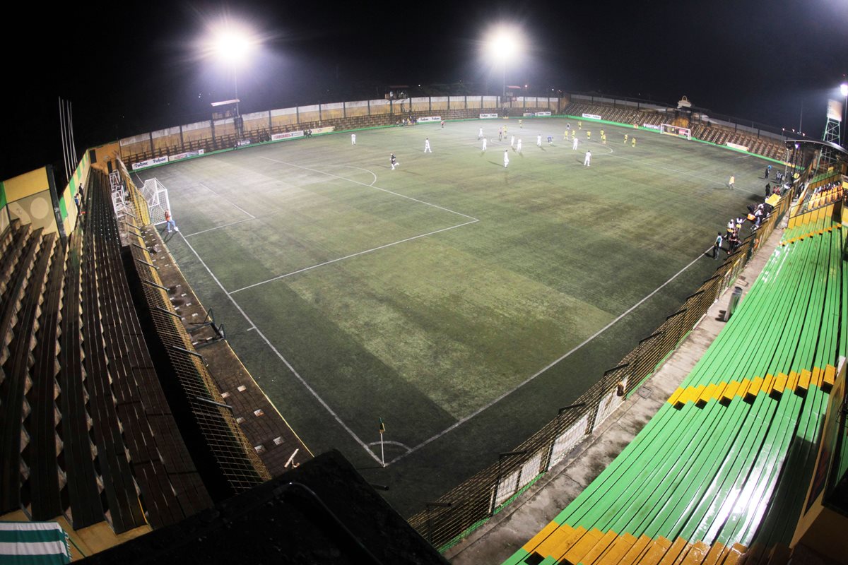 El estadio Julio Armando Cóbar, de San Miguel Petapa, es el elegido para los dos partidos más atractivos de la primera jornada del Clausura 2018. (Foto Prensa Libre: Hemeroteca PL)