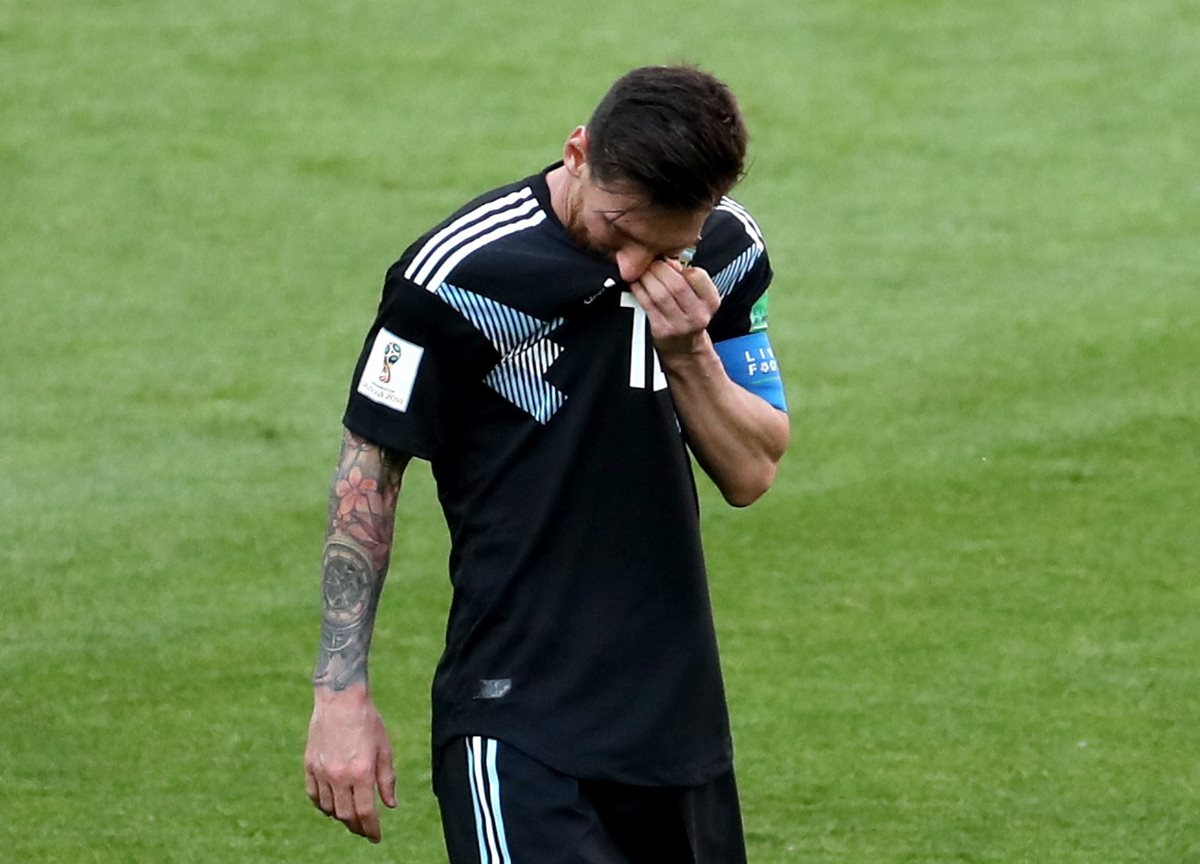 Messi falló el penalti decisivo y Argentina solo sumó un punto frente a Islandia. (Foto Prensa Libre: EFE)