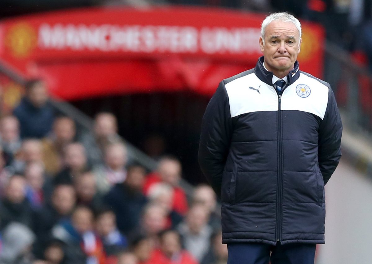 El técnico del Leicester City, Claudio Ranieri, durante el encuentro de hoy. (Foto Prensa Libre: AP)