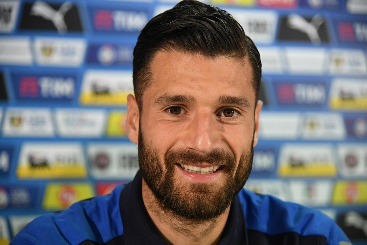 El Inter de Milán anunció la incorporación a sus filas del centrocampista internacional italiano Antonio Candreva. (Foto Prensa Libre: AFP)