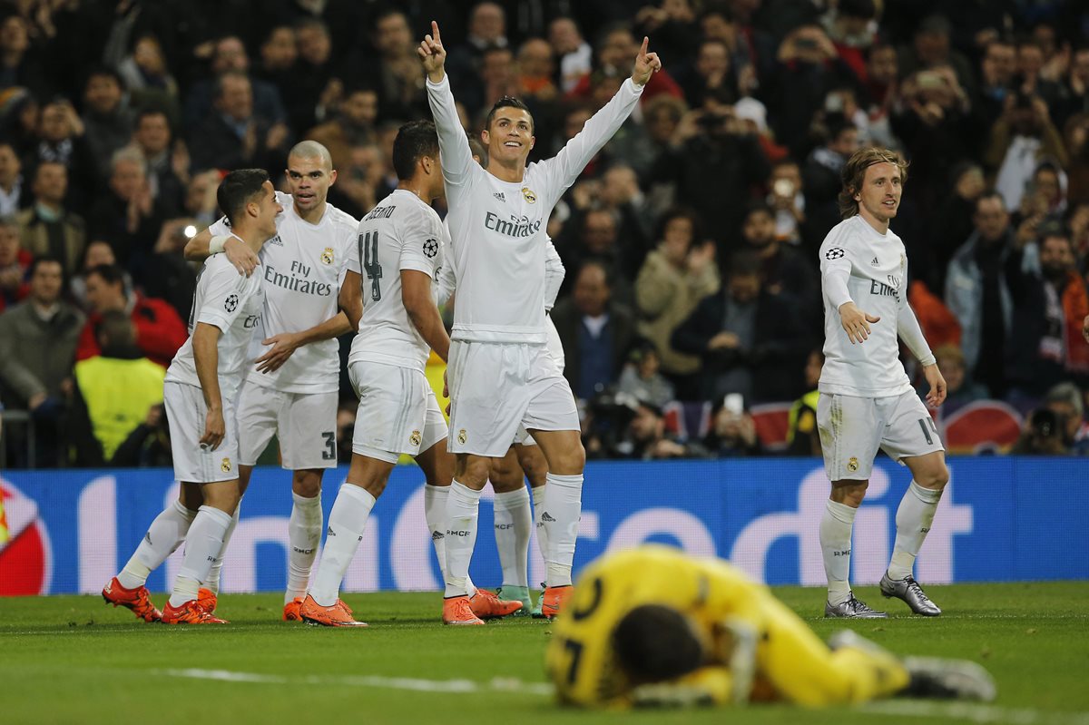 Cristiano Ronaldo consiguió uno de los goles del Real Madrid. (Foto Prensa Libre: EFE)