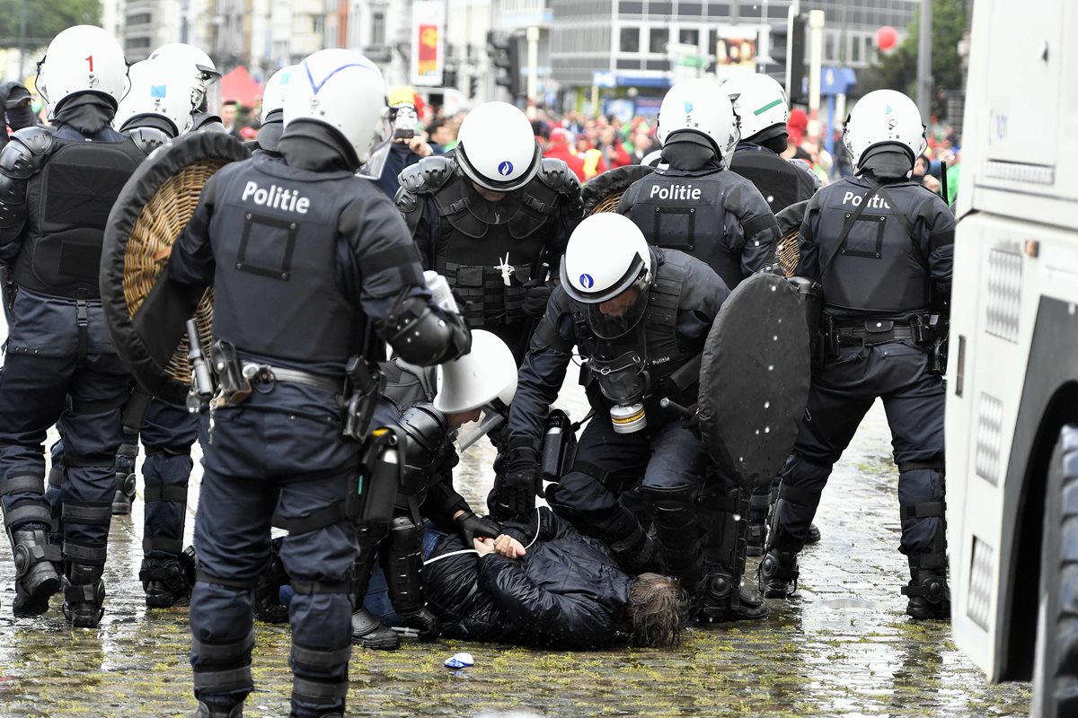 (Imagen de referencia). La policía belga durante un operativo en Bruselas. (Foto Prensa Libre: AFP).
