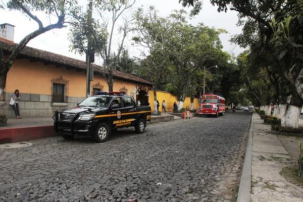 La Policía refuerza la seguridad entre Antigua Guatemala y San Lucas, Sacatepéquez. (Foto Prensa Libre: Miguel López).