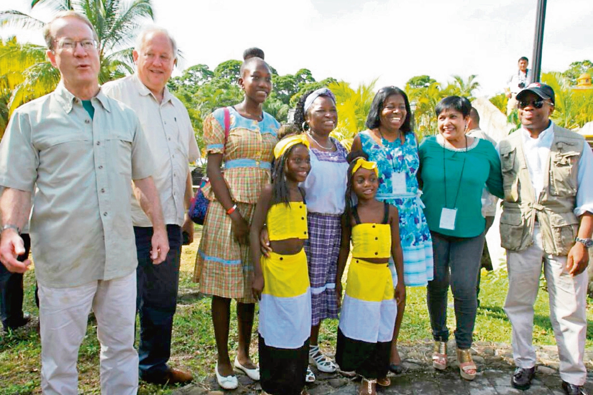Funcionarios estadounidenses e integrantes de la comunidad garífuna coinciden en Puerto Barrios, Izabal.