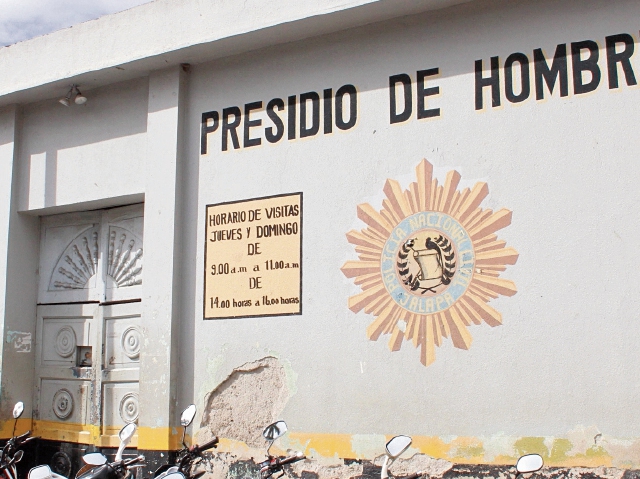 Los 23 capturados permanecen en la cárcel preventiva de Jalapa. (Foto Prensa Libre: Hugo Oliva)