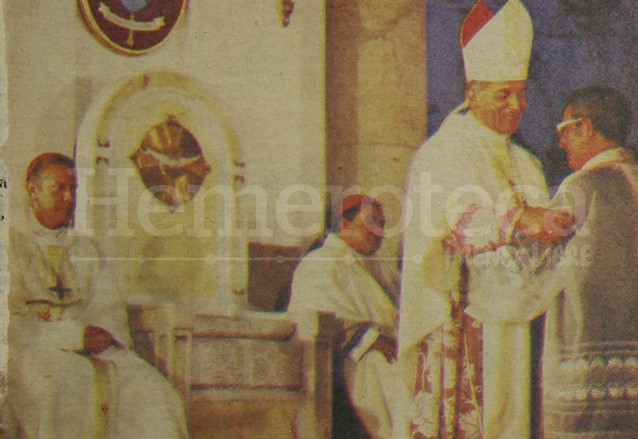 Foto de portada de Prensa Libre del 9 de enero de 1984. Un día antes, monseñor Próspero Penados del Barrio fue ungido Arzobispo Metropolitano. (Foto: Hemeroteca PL)