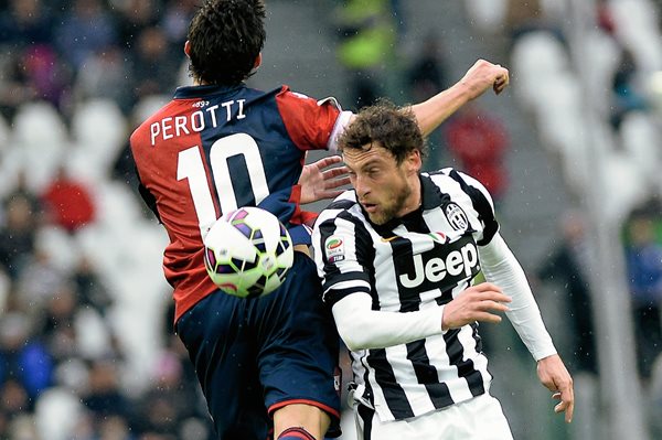 El jugador de la Selección Italiana y de Juventus Claudio Marchisio (d), no estará para el duelo ante Bulgaria por lesión. (Foto Prensa Libre: AP)