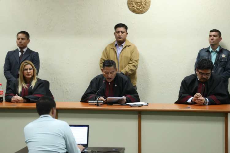 El tribunal presidido por el juez Pablo Xitumul escuchó la última palabra de dos de los señalados por la mañana y citó a las partes a las 7 de la noche para dictar la sentencia.