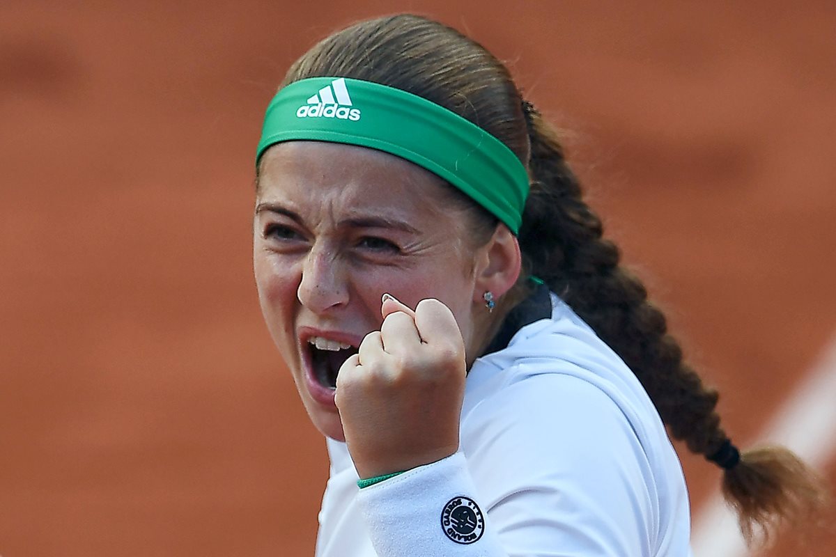La joven promesa letona de 19 años Jelena Ostapenko, 47 del mundo, continúa adelante en su aventura en Roland Garros. (Foto Prensa Libre: AFP)