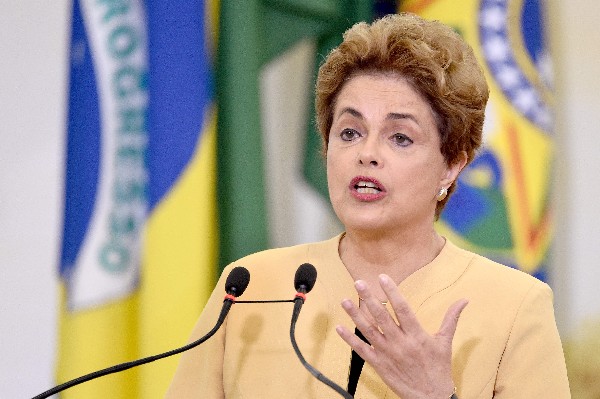 Senado brasileño apruebaen someter a Dilma Rousseff a un juicio de destitución. (Foto Prensa Libre:AFP).