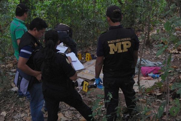 Una mujer fue localizada muerte en un sector de Las Conchitas, zona 2 de Coatepeque, Quetzaltenango. (Foto Prensa Libre: Alexander Coyoy)<br _mce_bogus="1"/>