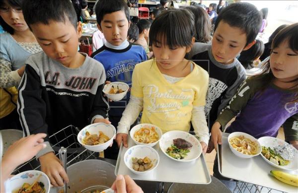 El helado de besugo como un nuevo postre busca animar a los niños a comer pescado. (Foto Prensa Libre: EFE)