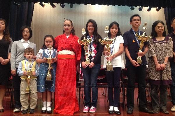 Lucía García,   Kira de Abreu, Duma Girón, María Alejandra Sagastume  e Isaac Macz. (Foto Prensa Libre: Edwin Castro)