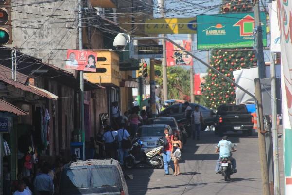 vecinos de Santa Lucía Cotzumalguapa, Escuintla, se quejan de constantes robos, pese a las cámaras de vigilancia.