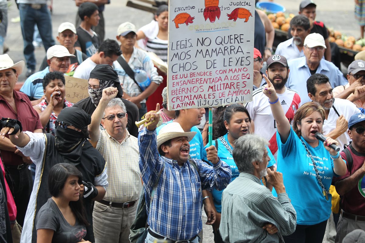 Campesinos de Codeca en la última protesta, frente al Palacio Nacional de la Cultura el pasado 6 de agosto, exigiendo la renuncia del Presidente. (Foto Prensa Libre: Hemeroteca PL)
