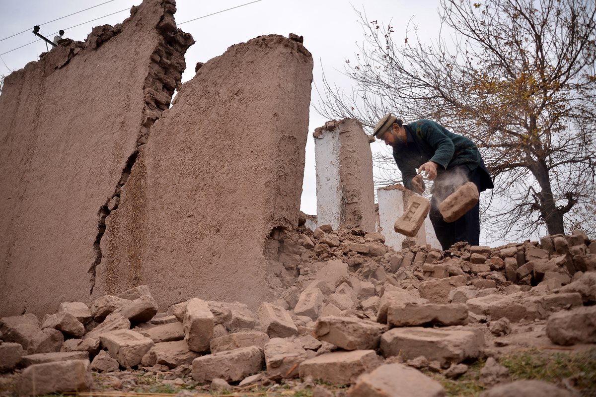 Terremoto deja al menos cuatro muertos y decenas de heridos en Pakistán y Afganistán. (AP)