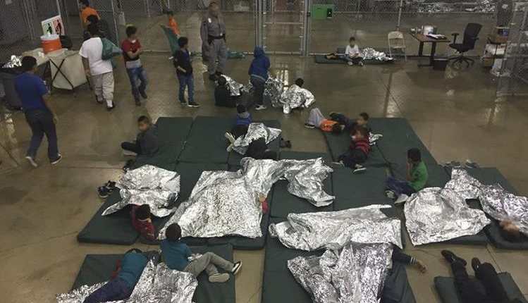 Niños separados de sus familias son llevados a centros catalogados como prisiones. (Foto Prensa Libre: Hemeroteca PL)