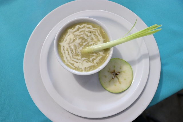 Sopa de manzana y puerro (Foto Prensa Libre: María José Longo).