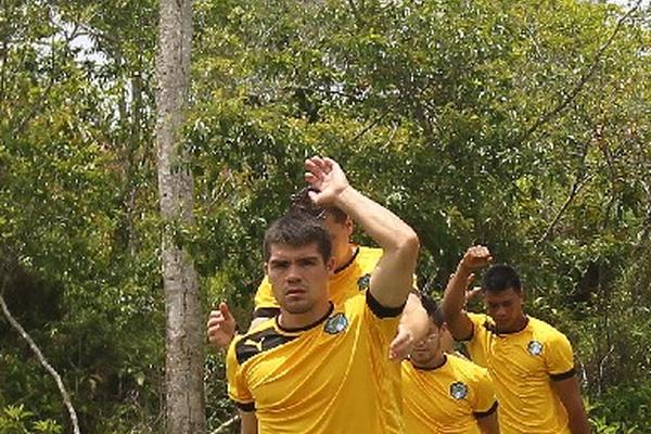 Edward Santeliz participará inicialmente con los cremas en la pretemporada, antes de trasladarse a Chicago. (Foto Prensa Libre: Francisco Sánchez)