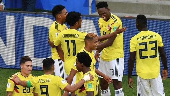 Con drama y sin James Rodríguez, Colombia clasifica a octavos de final